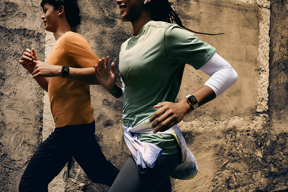 Apple Watch SE 3 hỗ trợ sạc nhanh, có khả năng sạc 80% pin chỉ trong 45 phút. Ảnh: Apple