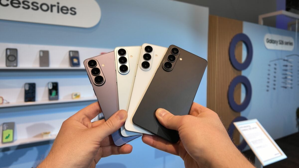 Điểm trừ nhỏ: tính năng hiện chưa cho phép sử dụng micro tích hợp của điện thoại để thu âm