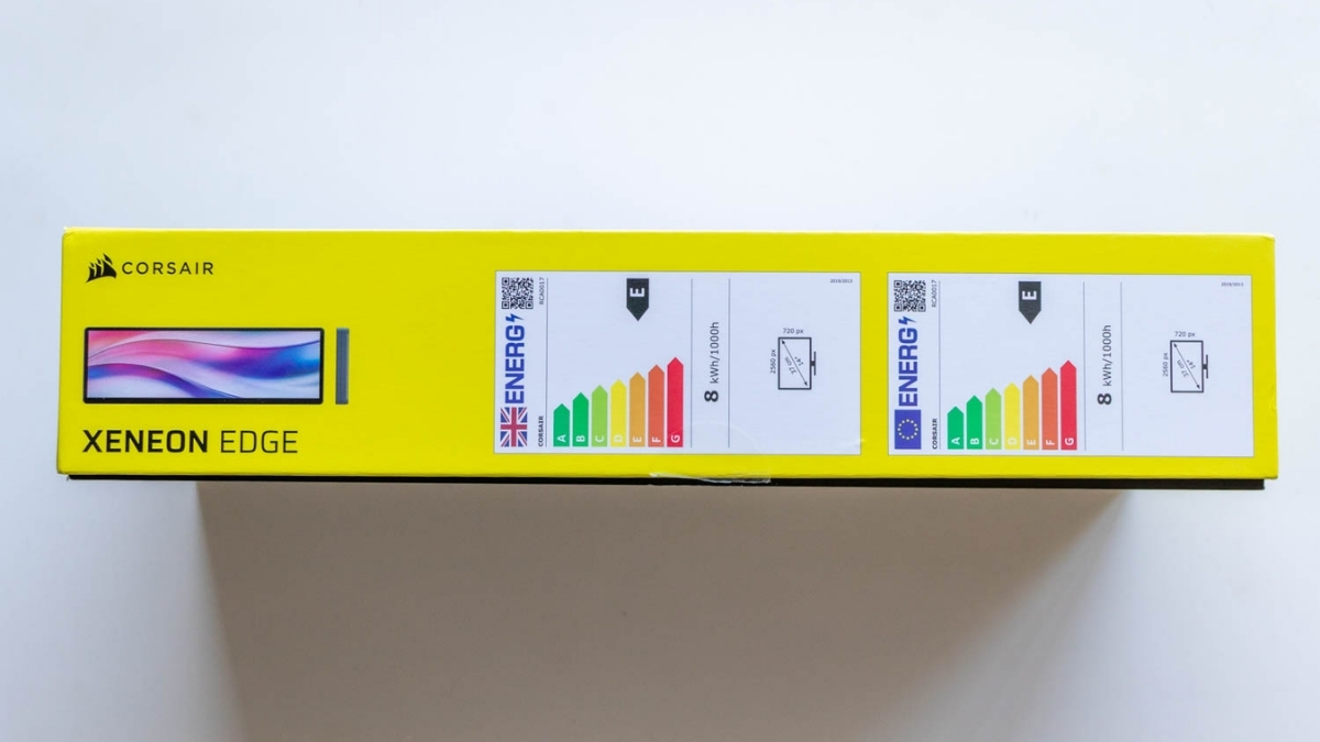 Vỏ hộp của của Corsair Xeneon Edge
