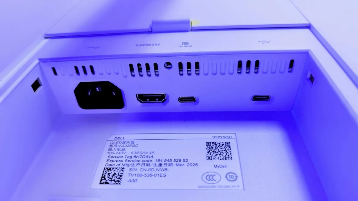 Cổng kết nối trên Dell S3225QC