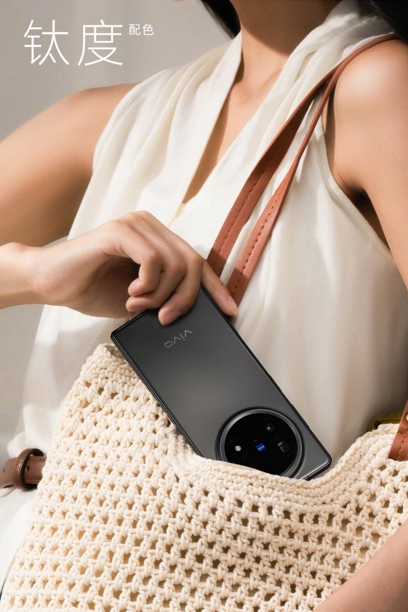 vivo X Fold5 phiên bản xám titan