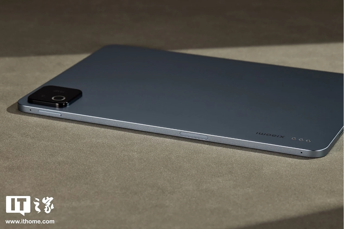 Cạnh bên Xiaomi Pad 8