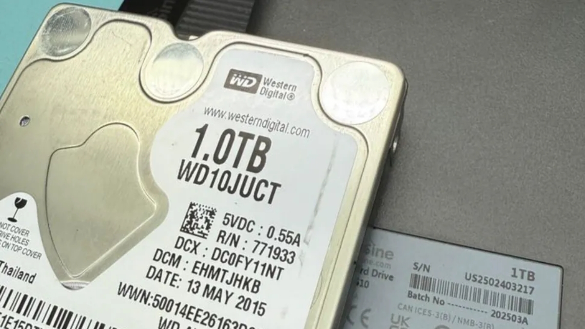 Ổ cứng giả dù dán nhãn sản xuất năm 2025 nhưng lại chứa linh kiện của Seagate và Western Digital đã hơn 10 năm tuổi