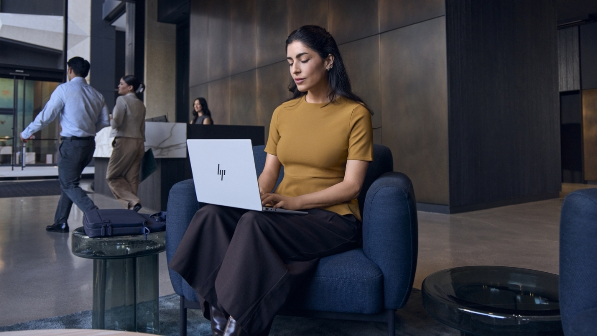 Các mẫu máy đều hỗ trợ chuẩn Wi-Fi 7 tiên tiến, Bluetooth thế hệ mới và tùy chọn modem 5G cho nhu cầu làm việc di động