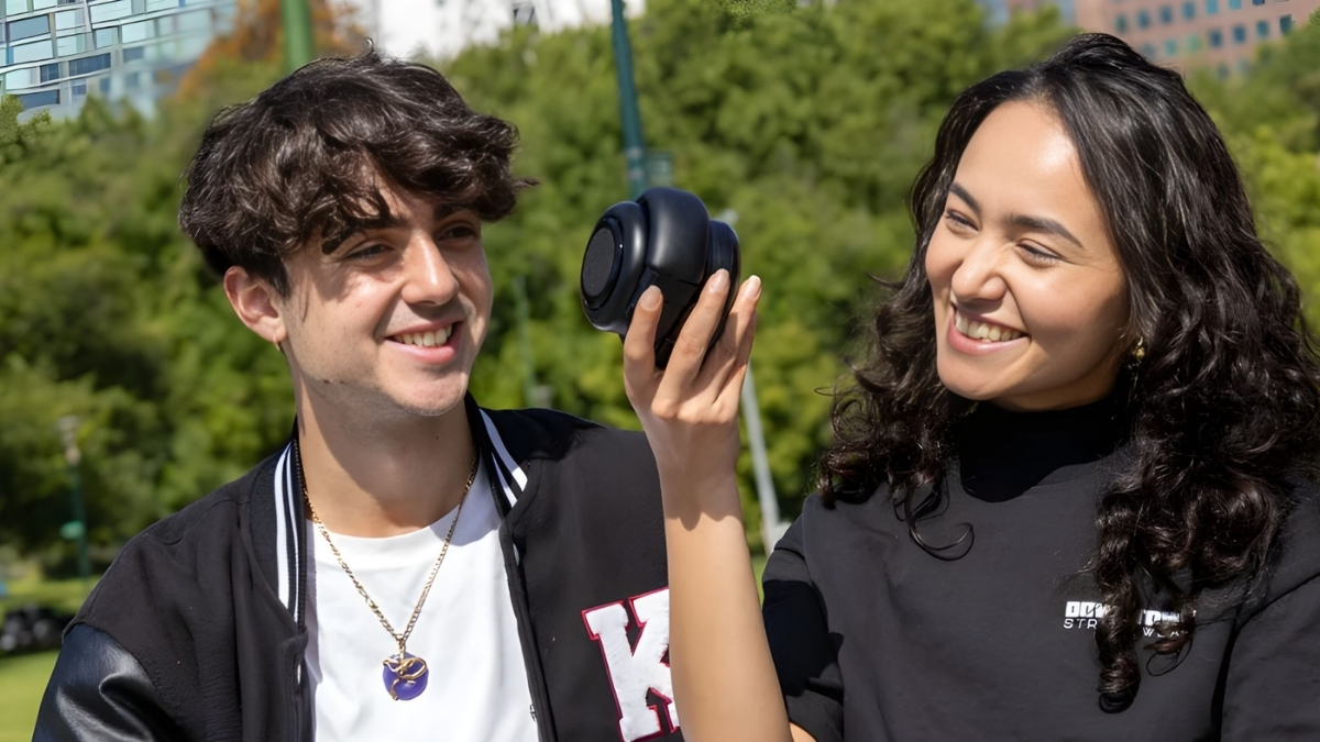 Thiết kế của Neo Hybrid đảm bảo âm thanh chi tiết khi nghe với tai chụp và đủ độ lớn khi ở chế độ loa