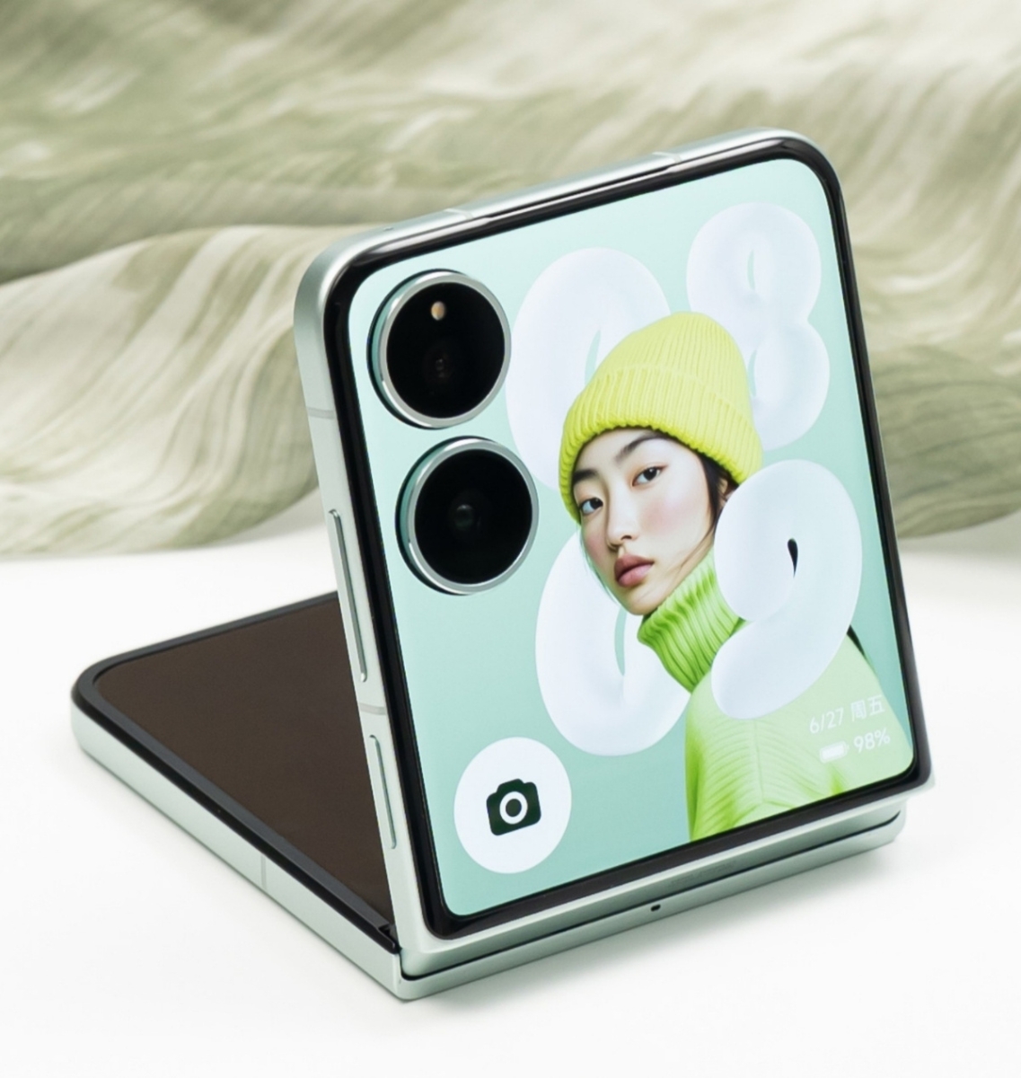 Xiaomi MIX Flip 2 đã thực sự có nhiều nâng cấp đáng giá so với chính thế hệ đầu tiên