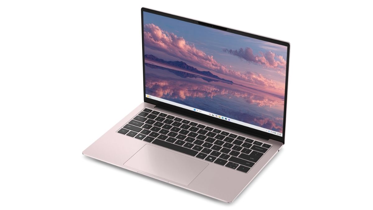 Dell 14S (DS14270) sở hữu ngoại hình cực kỳ mỏng nhẹ cùng loạt tùy chọn phần cứng vô cùng hứa hẹn