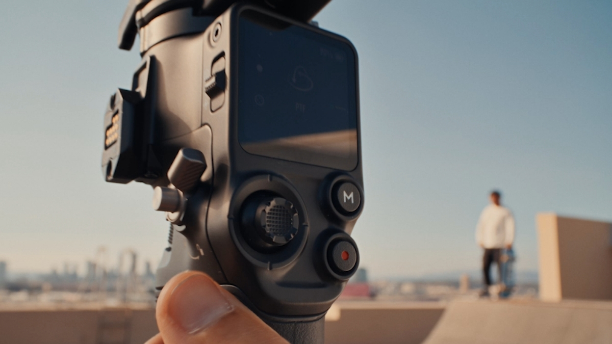 DJI RS 5 có thời lượng pin lên đến 30 giờ và thời gian sạc lại chỉ vỏn vẹn 1 giờ