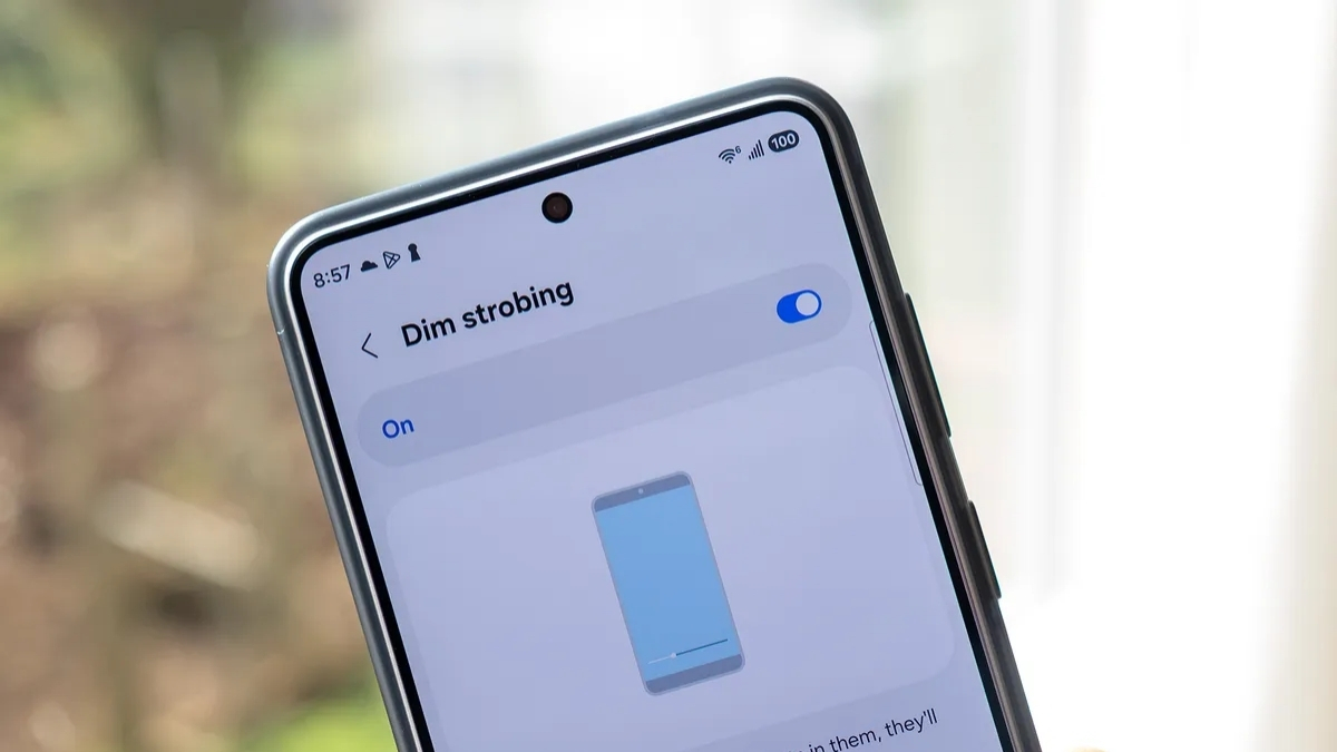 Samsung đã âm thầm tích hợp tính năng Giảm chớp sáng (Dim strobing) lên dòng Galaxy S26.
