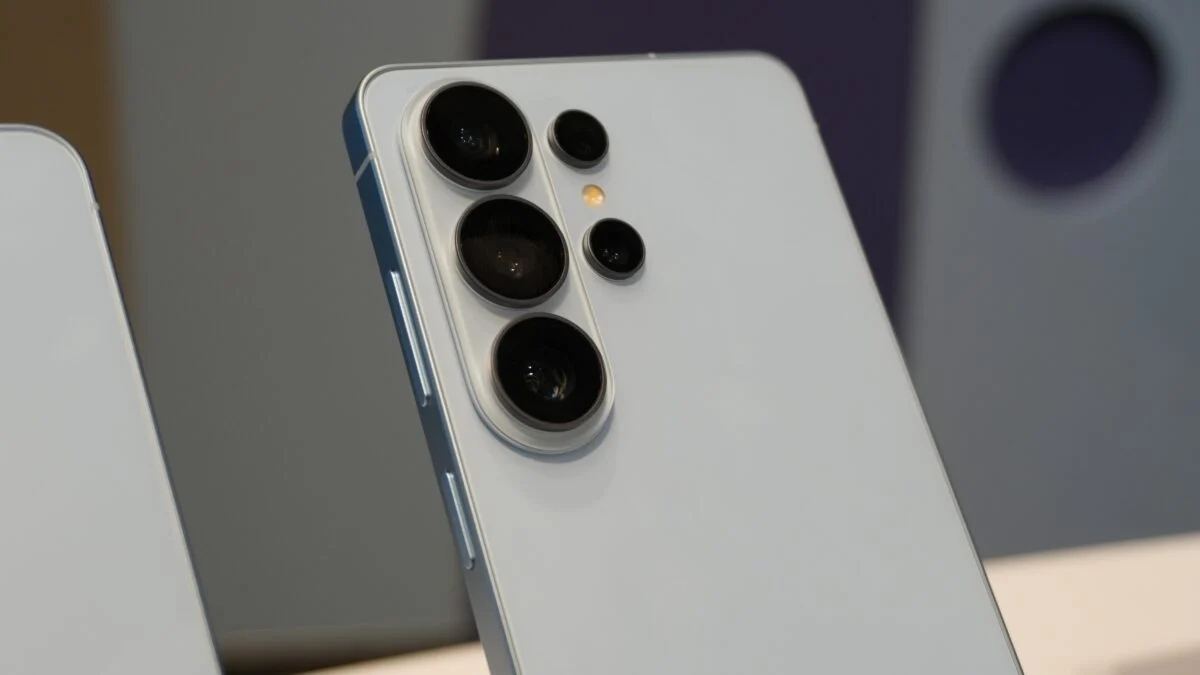 Galaxy S26 Ultra: Smartphone đầu tiên hỗ trợ quay phim codec APV 8K và xem trước LUT thời gian thực