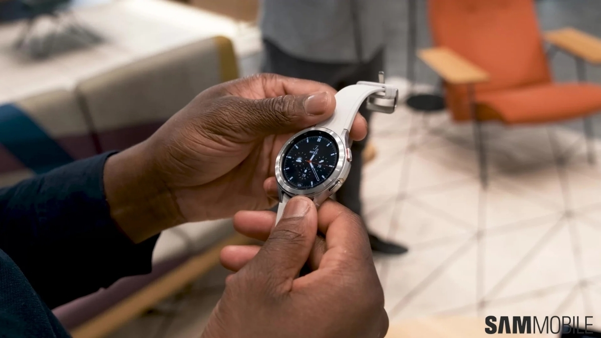 Tải ngay bản cập nhật bảo mật tháng 8/2026 cho Galaxy Watch 4 và Watch 4 Classic!