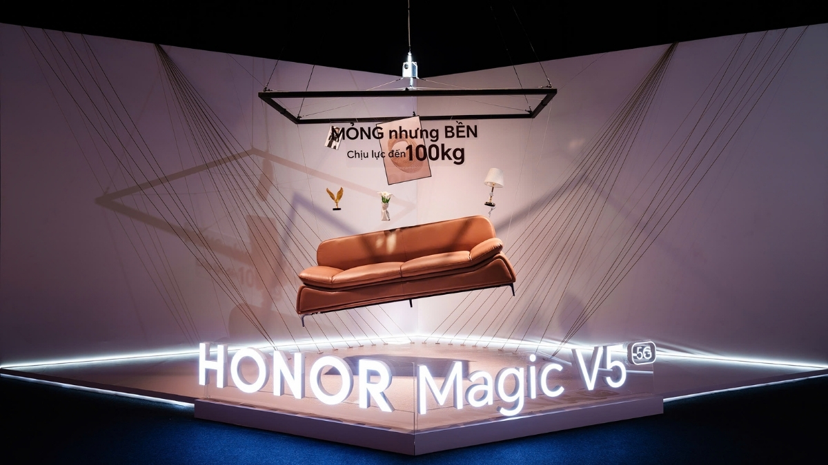 HONOR Magic V5 được tổ chức Guinness công nhận kỷ lục khi bản lề có thể nâng vật nặng tới 104kg