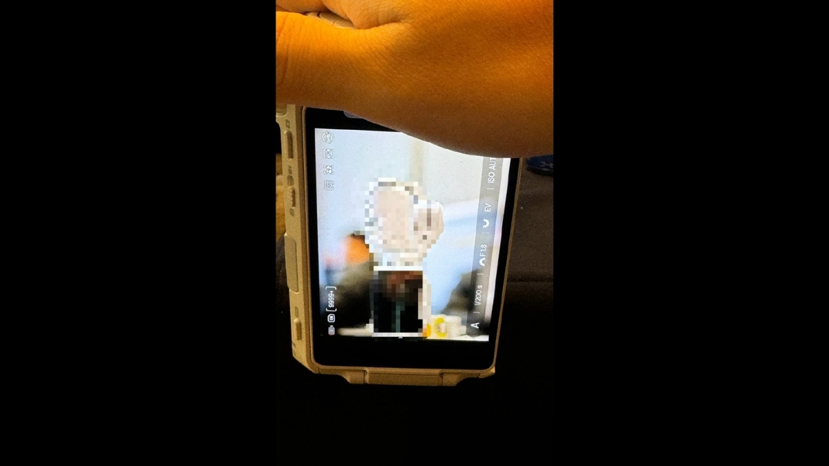 Một thiết bị nhỏ gọn dạng thanh với cụm camera gắn trên gimbal được hé lộ