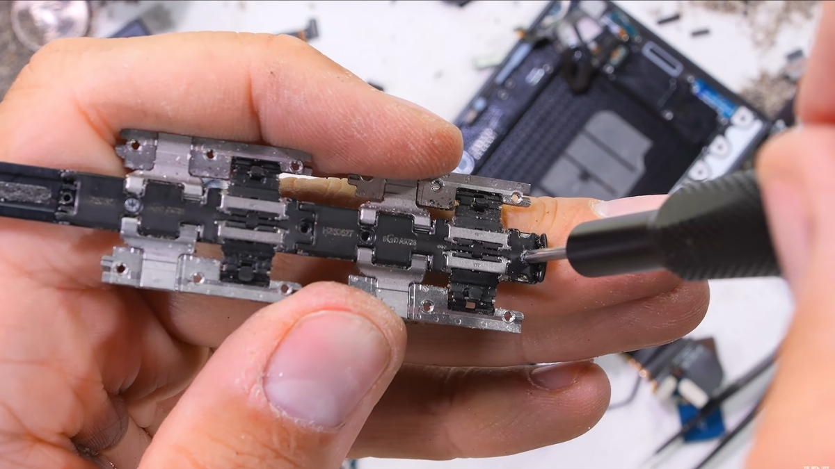 Hệ thống bản lề 3 khớp dạng mô-đun giúp Samsung dễ dàng tối ưu kích thước cho từng dòng máy gập