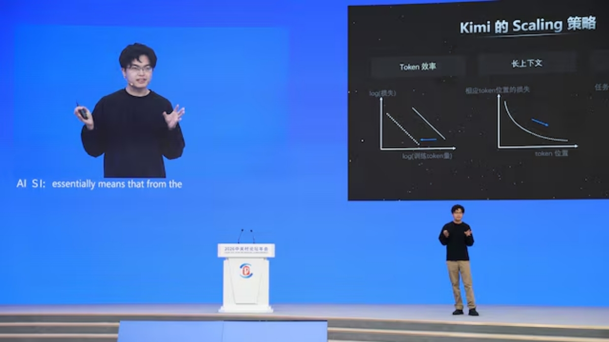 Nhà sáng lập Moonshot AI, Yang Zhilin phát biểu tại hội nghị Diễn đàn Zhongguancun 2026, Bắc Kinh, Trung Quốc ngày 25 tháng 3 năm 2026