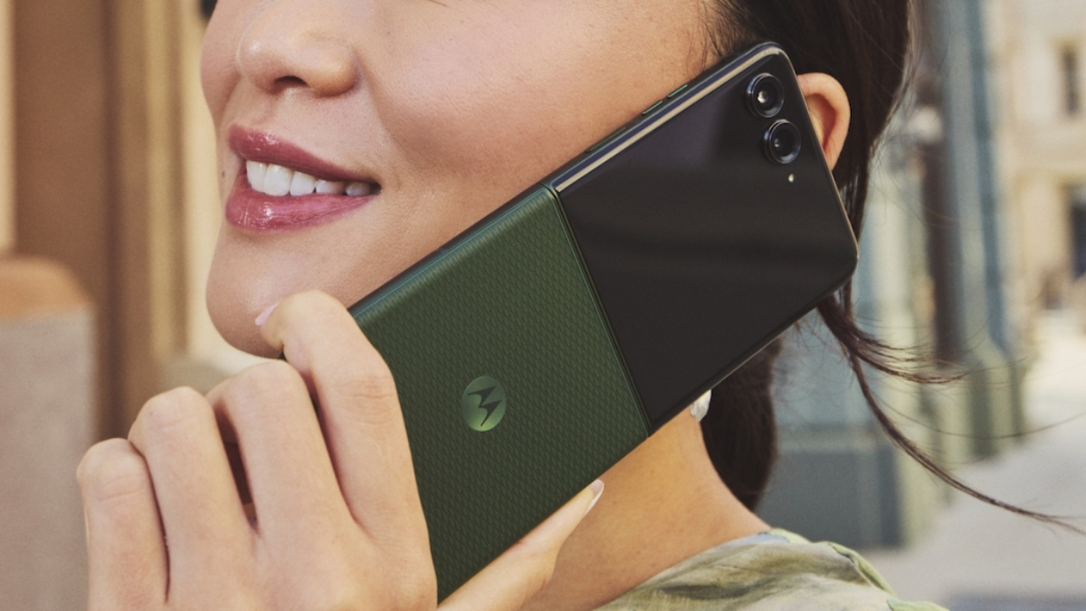 Motorola Razr 70 Plus sở hữu màn hình phụ kích thước 4 inch hỗ trợ tần số quét 165Hz