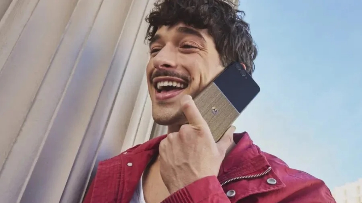 Motorola trình làng bộ ba điện thoại gập Razr 70 series: Màn hình phụ 4 inch, chip Snapdragon 8 Elite