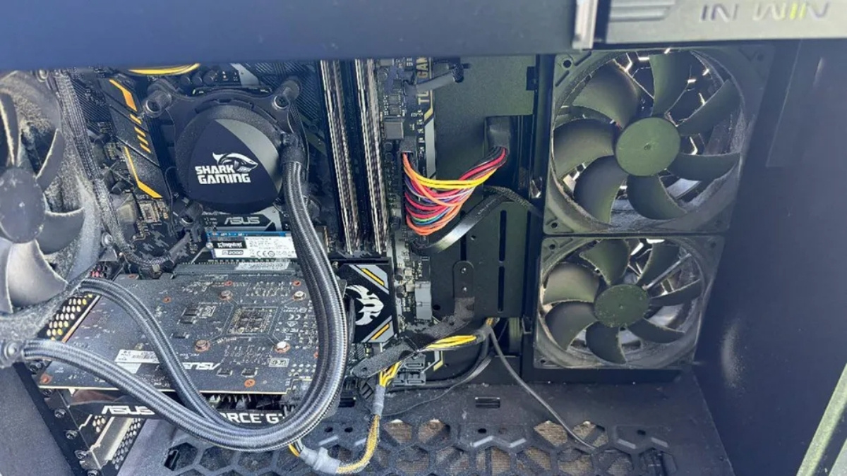 Game thủ bất ngờ nhặt được dàn PC Core i5, GTX 1660 vẫn còn chạy tốt từ bãi rác