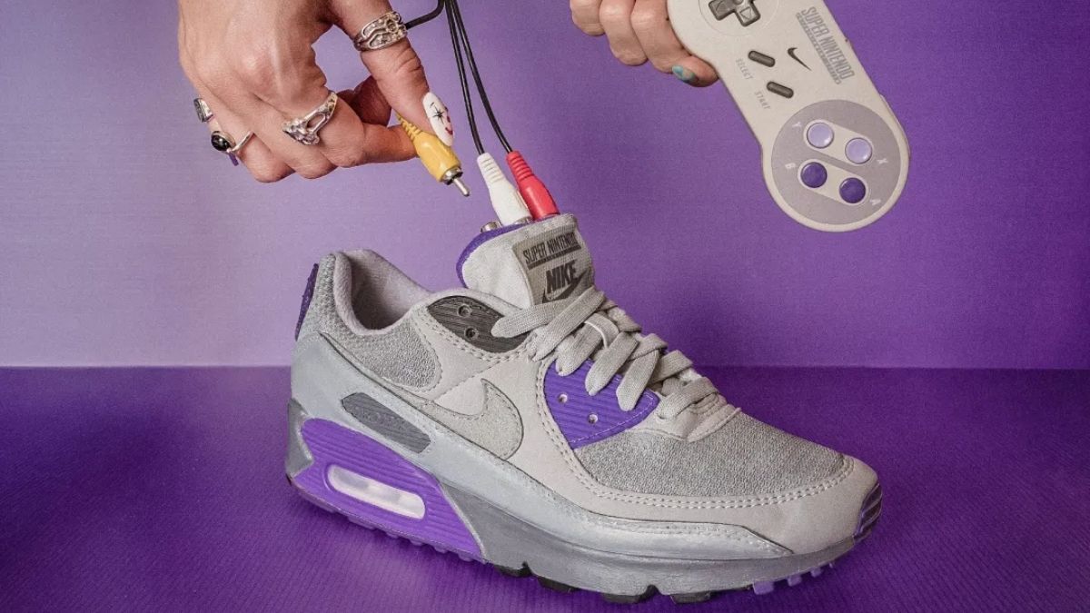 Độc lạ giày sneaker Nike tích hợp máy chơi game console