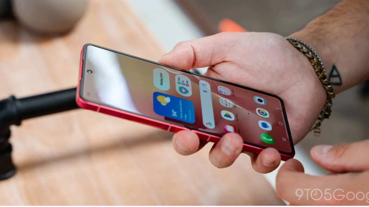 One UI 8.5 của Samsung tiếp tục bị rò rỉ ảnh thực tế với icon 3D và hiệu ứng giống "Liquid Glass" hơn