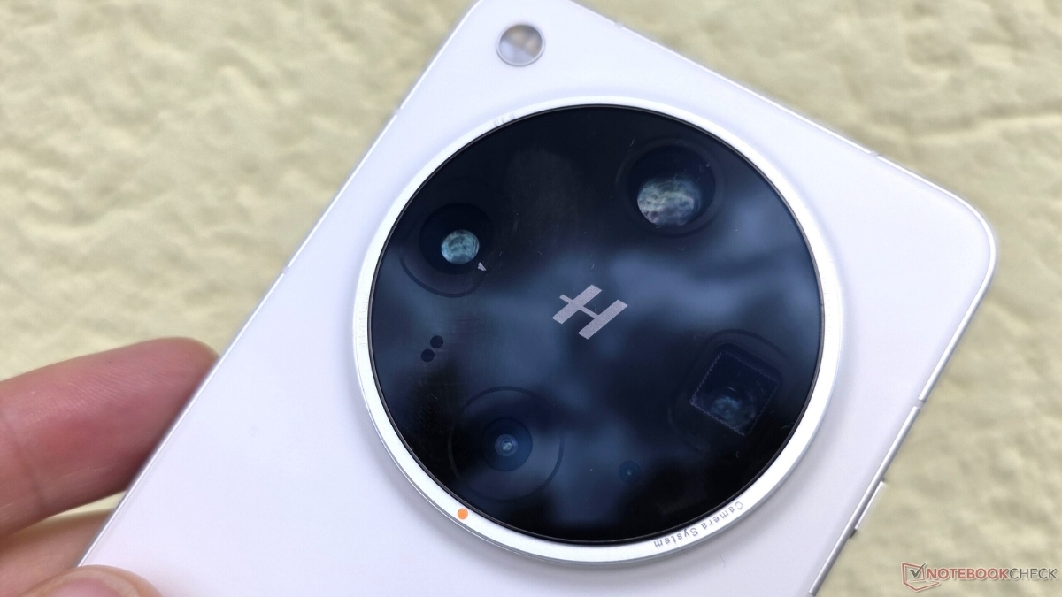 Rò rỉ: vivo X300 Ultra, OPPO Find X10 Ultra sắp có tới 2 camera 200MP