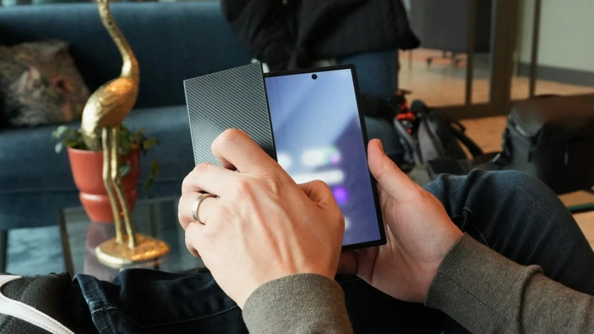 Vừa khai tử bản cũ, Samsung đã rục rịch làm Galaxy Z TriFold 2 mỏng nhẹ hơn?