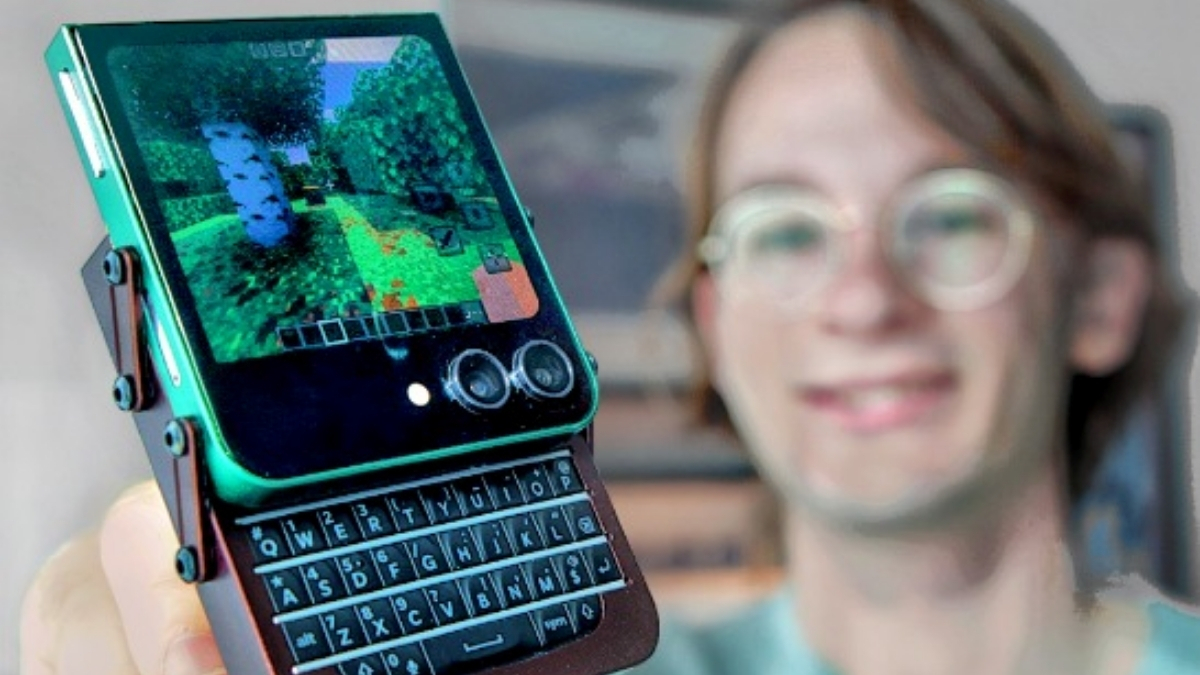 YouTuber "độ chế" Z Flip5 hỏng thành điện thoại trượt với bàn phím BlackBerry cực độc!