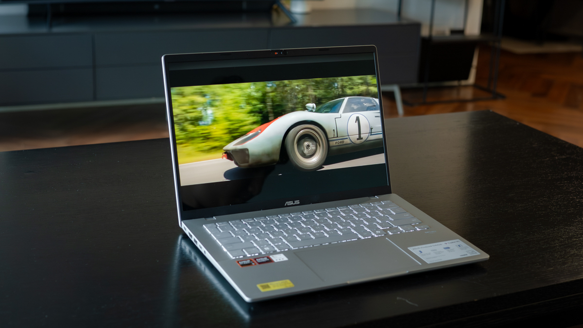Top 5 laptop văn phòng màn đẹp, pin trâu, chiến game eSports mượt chưa tới 20 triệu