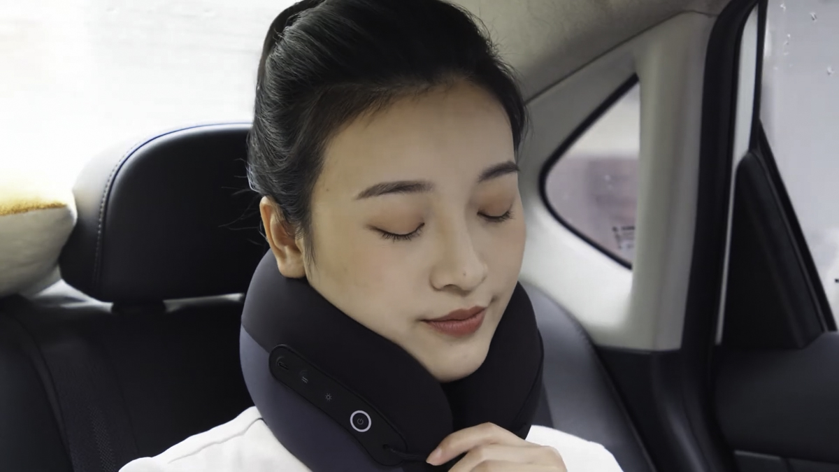 Thiết kế chữ U ôm sát linh hoạt kết hợp pin trâu 7 ngày giúp thư giãn ngay khi làm việc