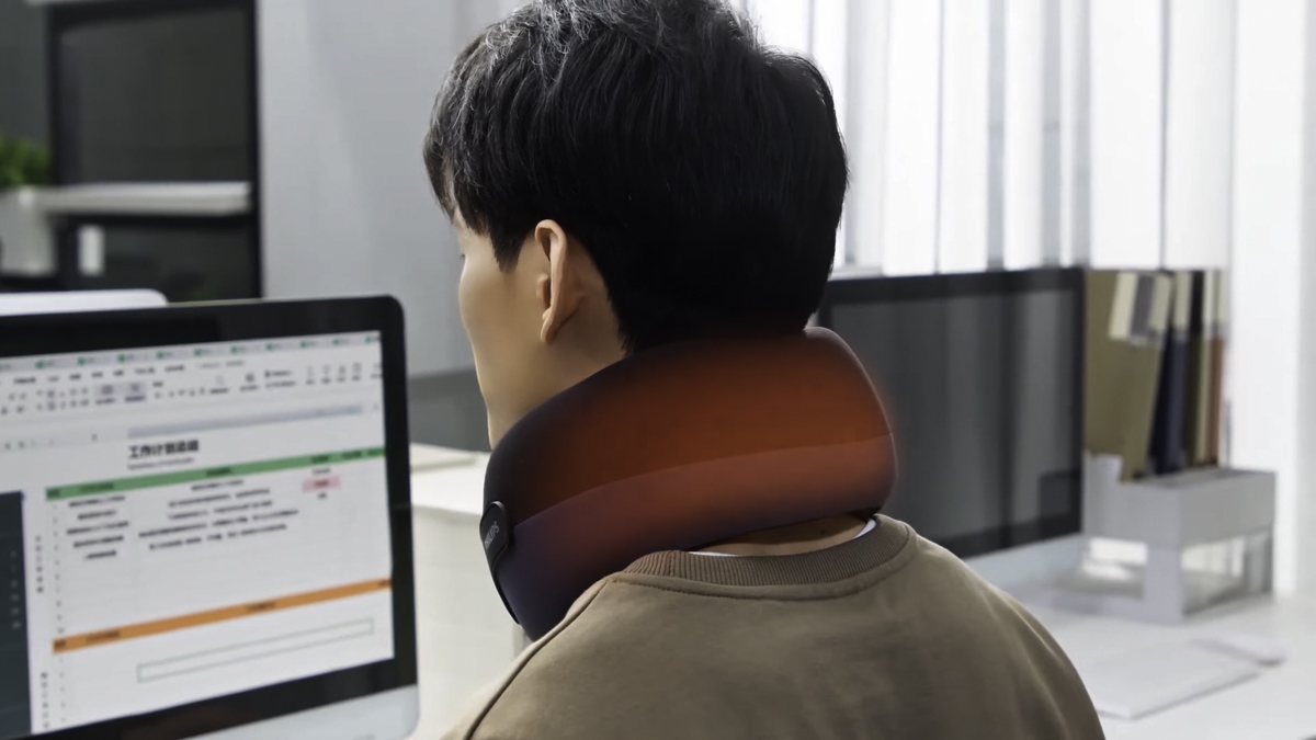 Máy massage cổ vai gáy Philips xoa bóp 3D chân thực cùng chế độ chườm nóng 45°C xua tan đau mỏi.