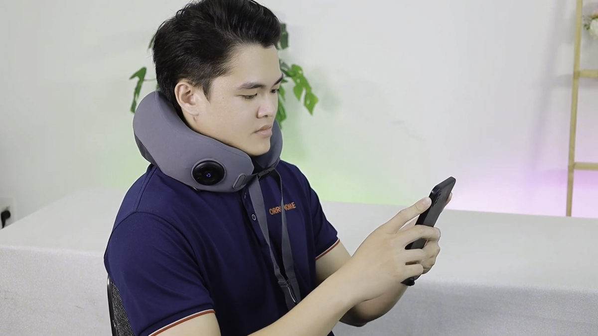 Máy massage cổ vai gáy Philips PPM3308 trang bị pin sạc nên rất tiện và gọn