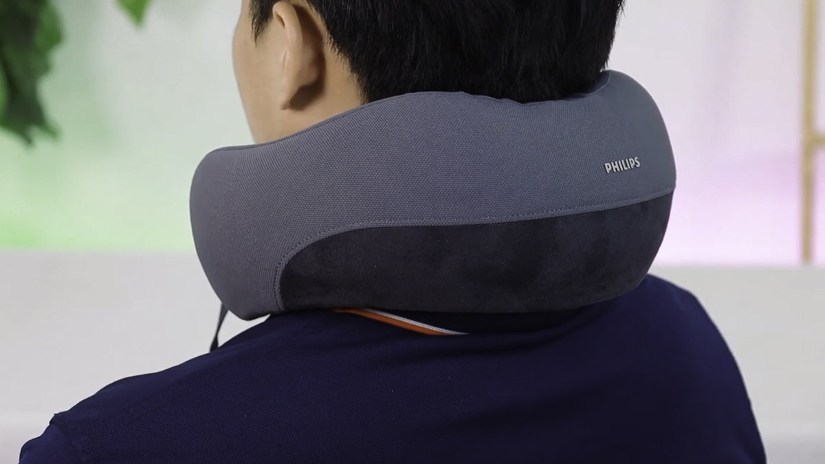 Máy massage cổ vai gáy Philips PPM3308 thiết kế ôm sát vùng cổ gáy