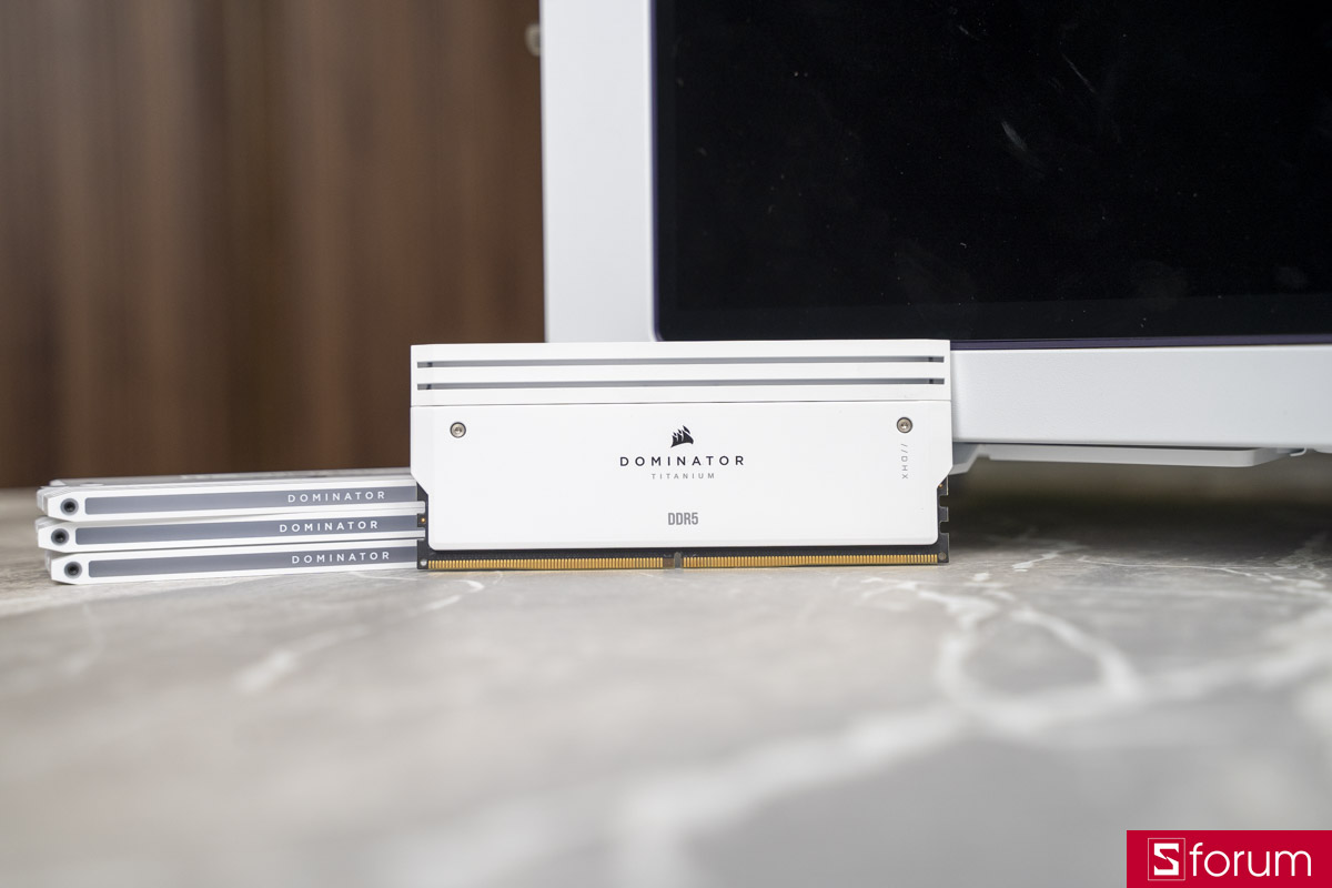 Tổng quan ngoại hình của RAM Corsair Dominator Titanium