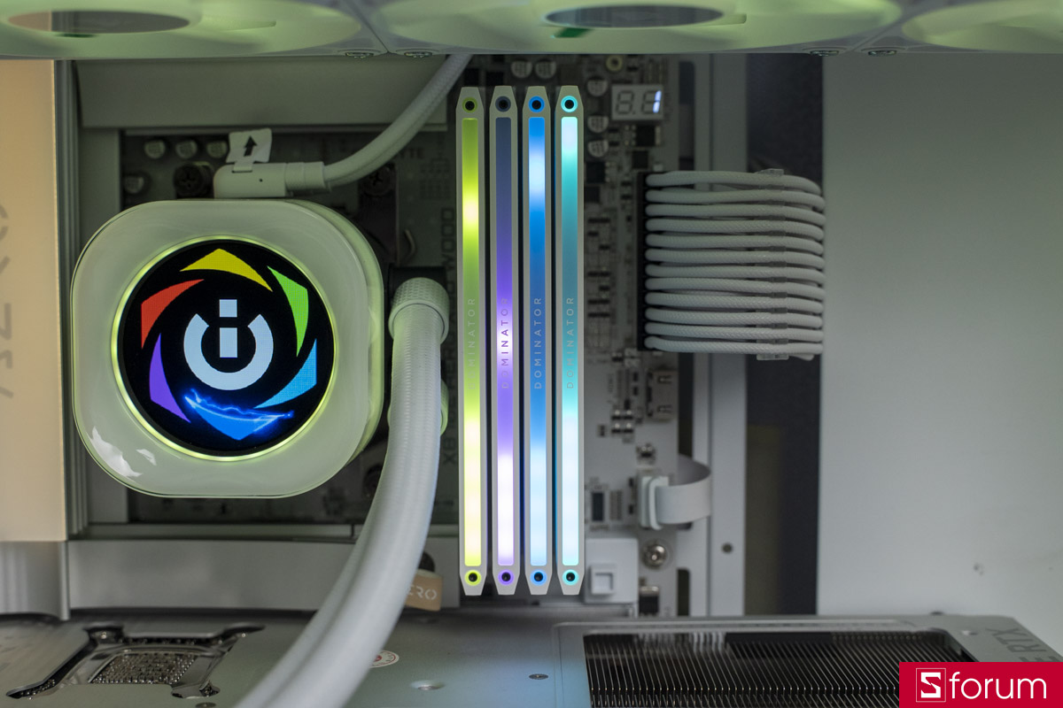 RAM Corsair Dominator Titanium White có hiệu ứng ánh sáng đẹp mắt