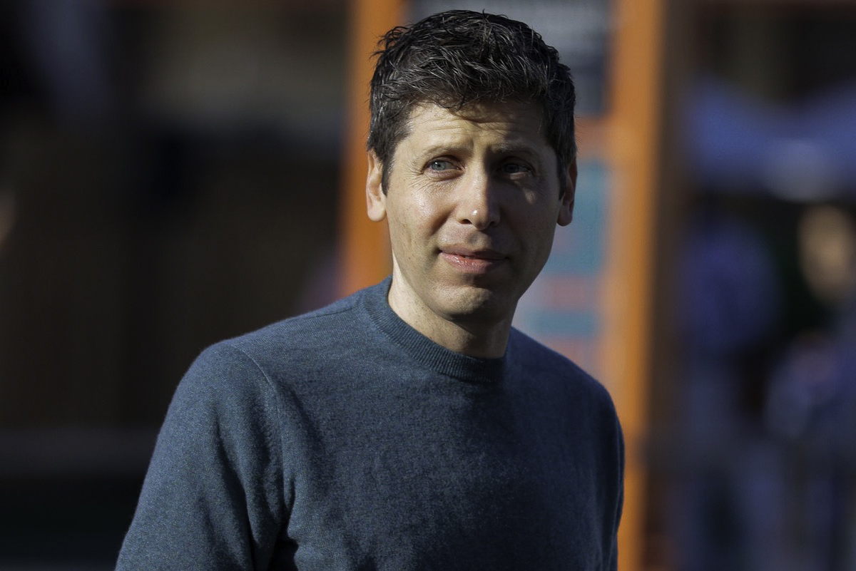CEO OpenAI Sam Altman chia sẻ quan điểm về việc sử dụng bộ nhớ máy tính cá nhân và trung tâm dữ liệu.