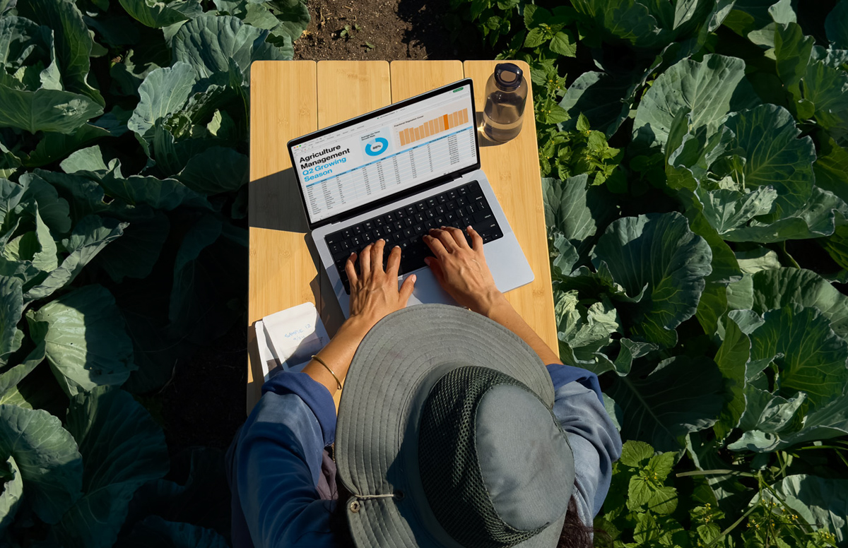 So sánh kích thước màn hình MacBook Pro M5 Pro 16 inch và M5 Max 14 inch. (Ảnh: Apple)