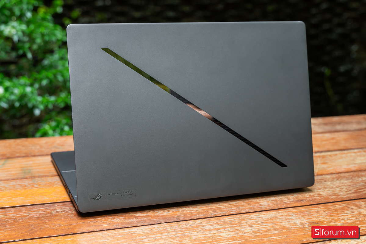 Dải đèn Slash Lightning trên ROG Zephyrus G16 2026