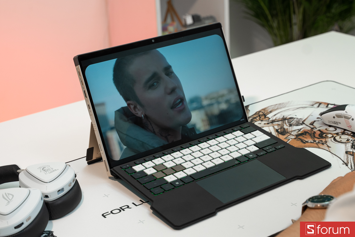 Màn hình ASUS ROG Flow Z13 KJP