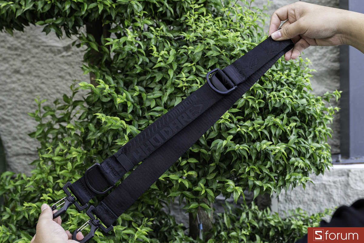 Phụ kiện dây đeo vai đi kèm ASUS ROG Slash Sleeve 4.0