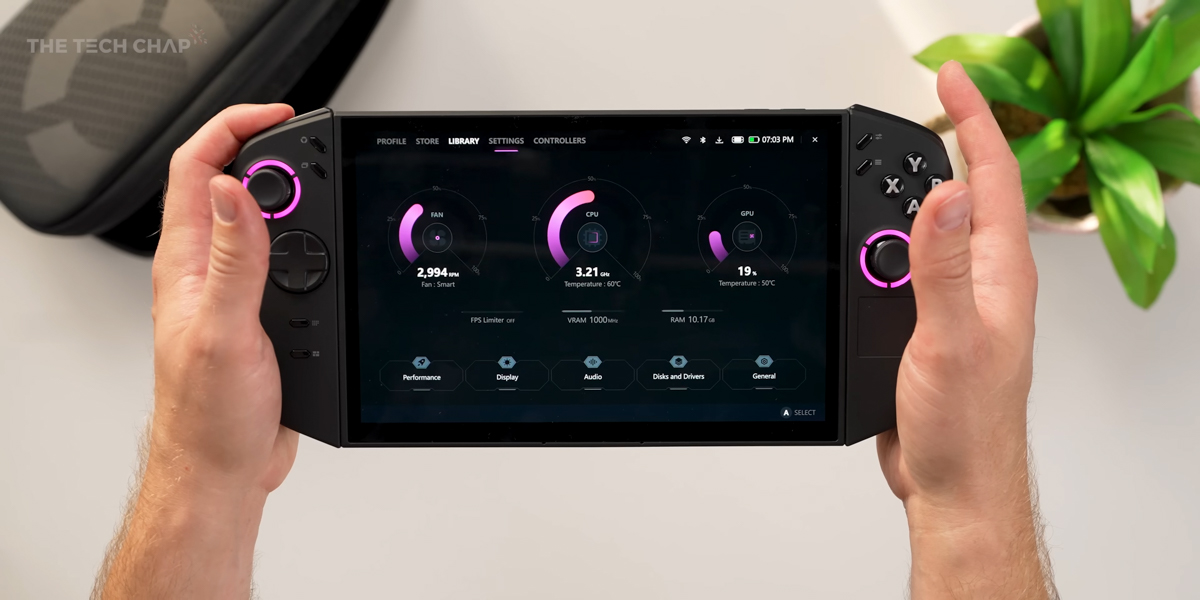 Trên tay Lenovo Legion Go 2: PC gaming cầm tay thế hệ mới?
