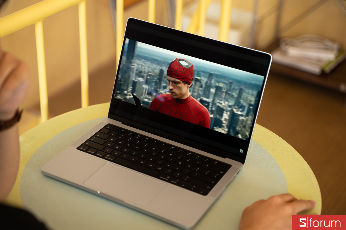 Màn hình Liquid Retina XDR 1000 nits siêu sáng