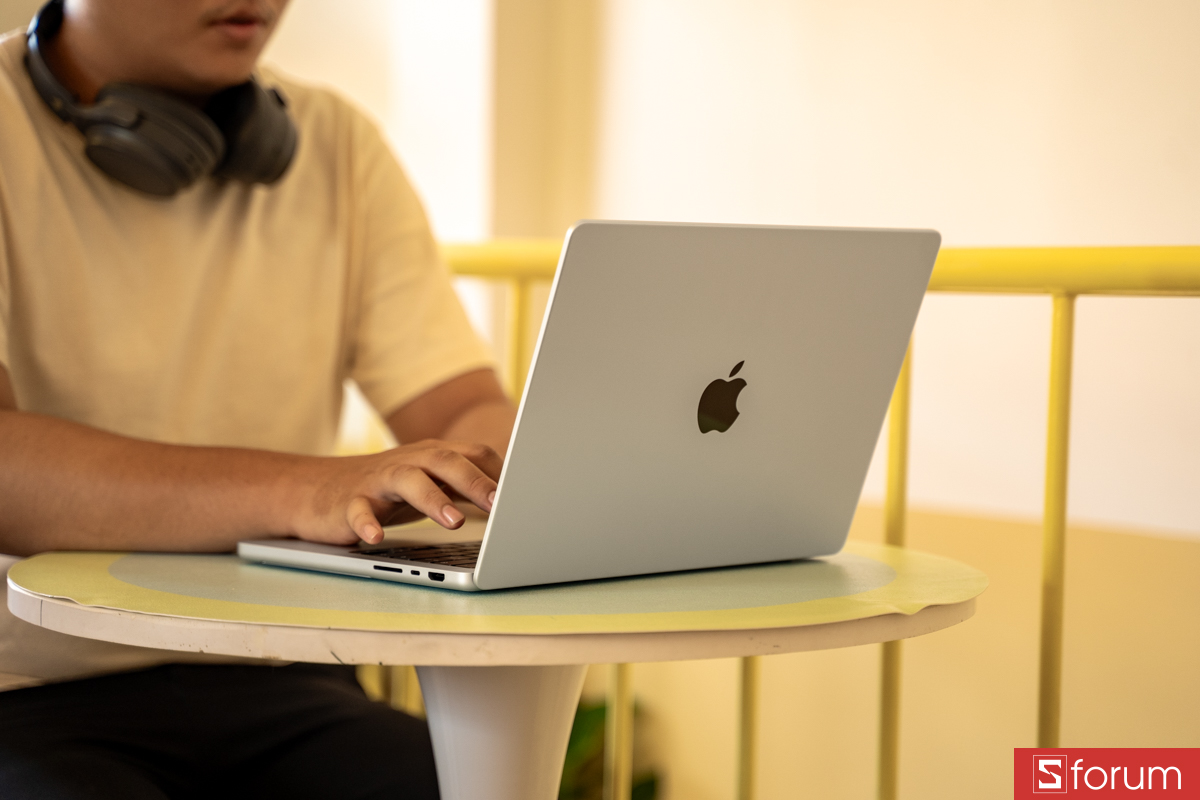 Trên tay MacBook Pro M5 Pro 14 inch