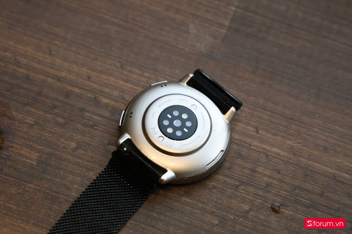 Đánh giá Amazfit Active 2 có mặt sau gọn gàng