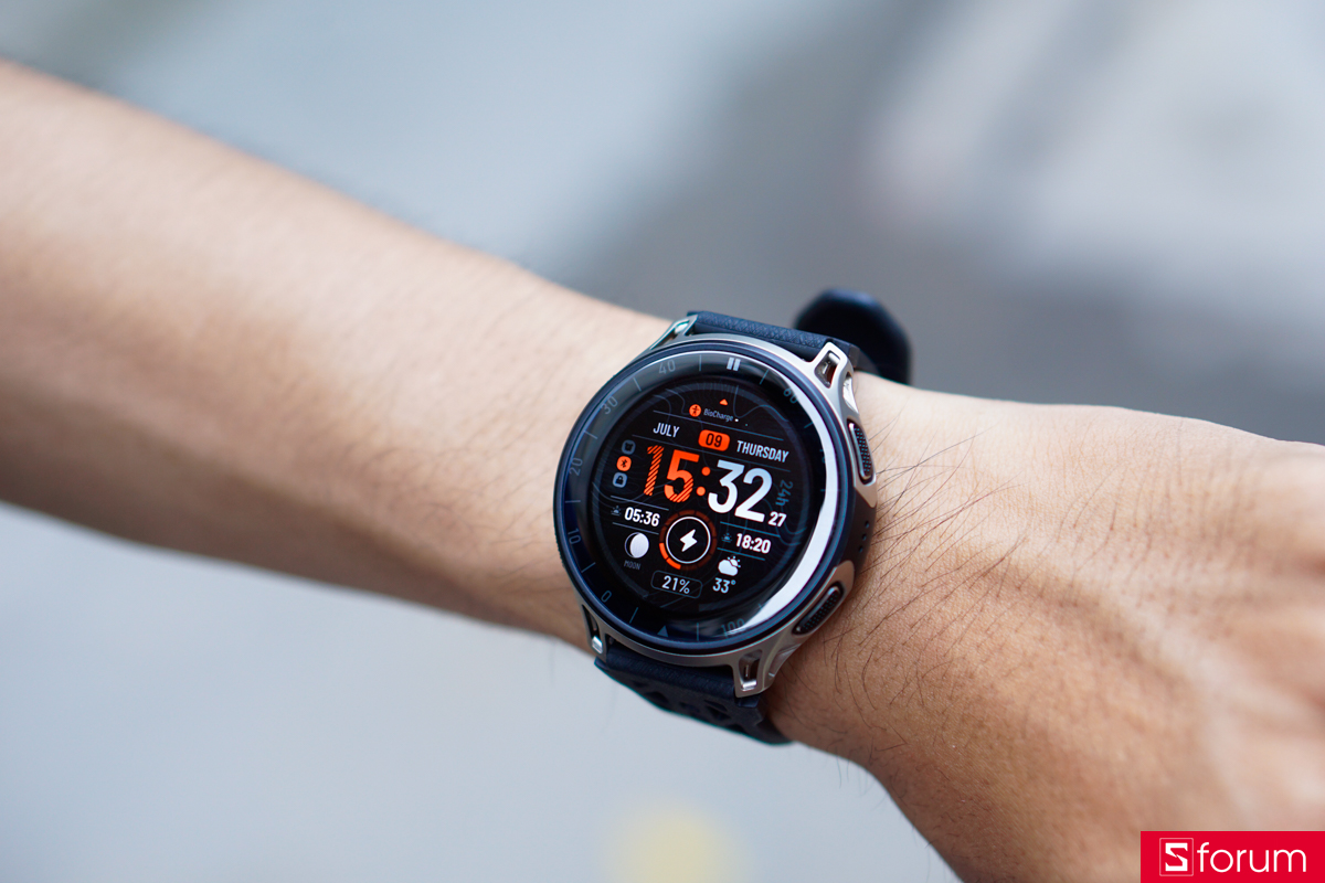 Sở hữu tấm nền AMOLED với kích thước màn hình 1.32 inch, Amazfit Cheetah 2 Pro mang đến chất lượng hiển thị là tương đối tốt