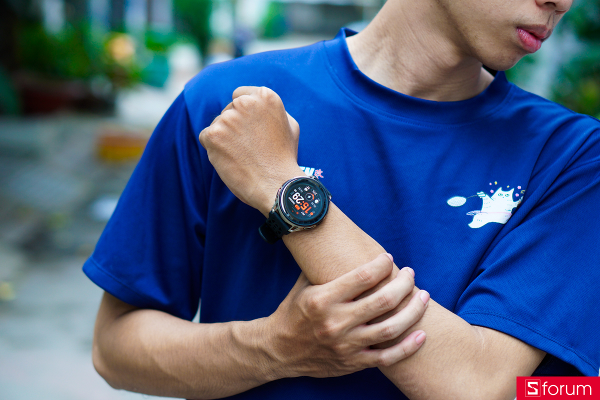 Amazfit Cheetah 2 Pro mang đến một diện mạo mới hơn khi khung viền và toàn bộ thiết kế