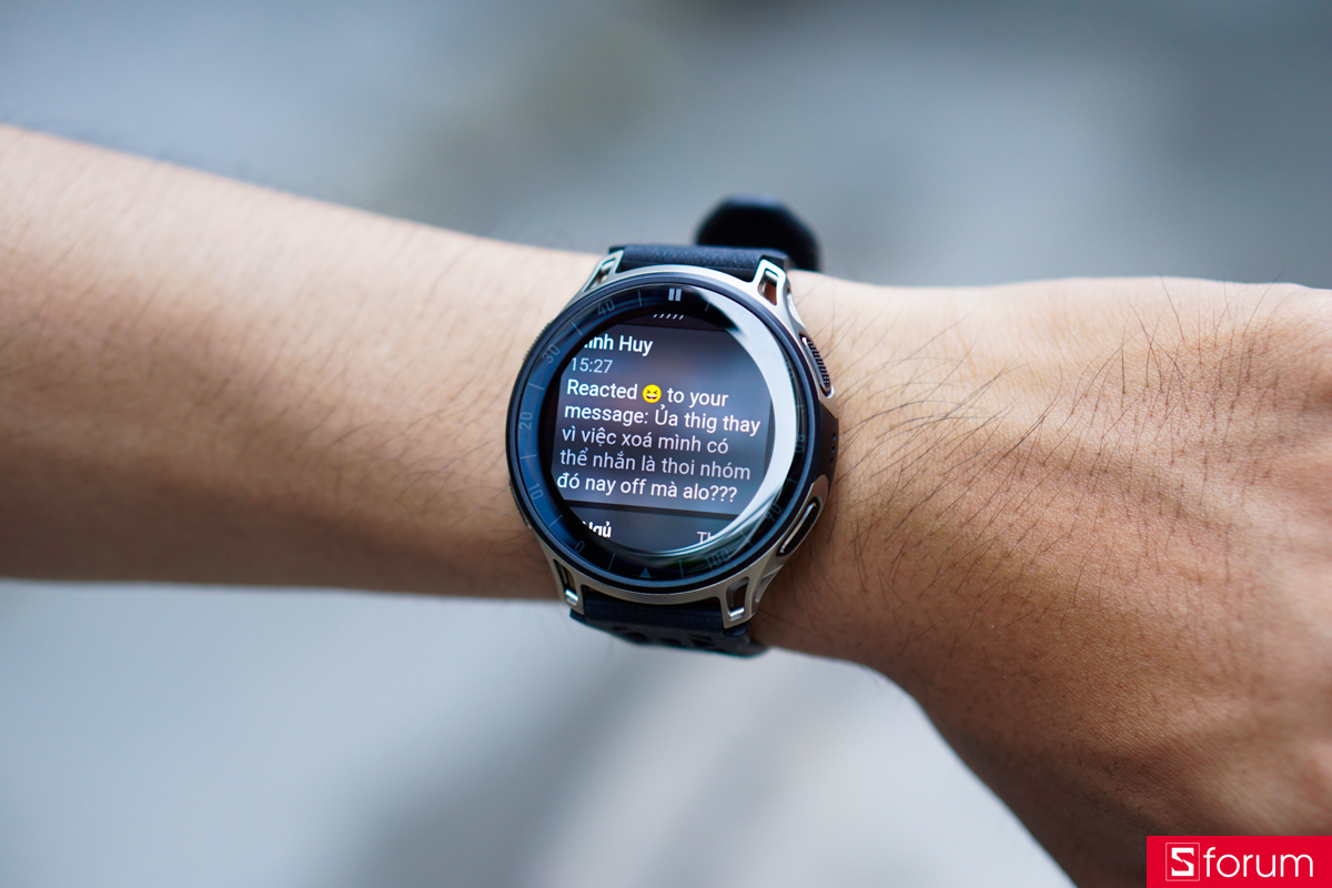 Kích thước màn hình trên Amazfit Cheetah 2 Pro khá nhỏ nhưng viền màn hình khá dày