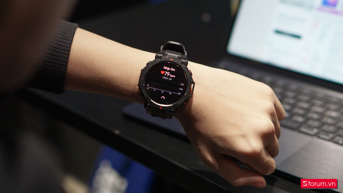 Amazfit T-Rex 3 Pro cũng cung cấp báo cáo luyện tập chi tiết, bao gồm nhịp tim, tốc độ, nhịp thở và nồng độ oxy trong máu