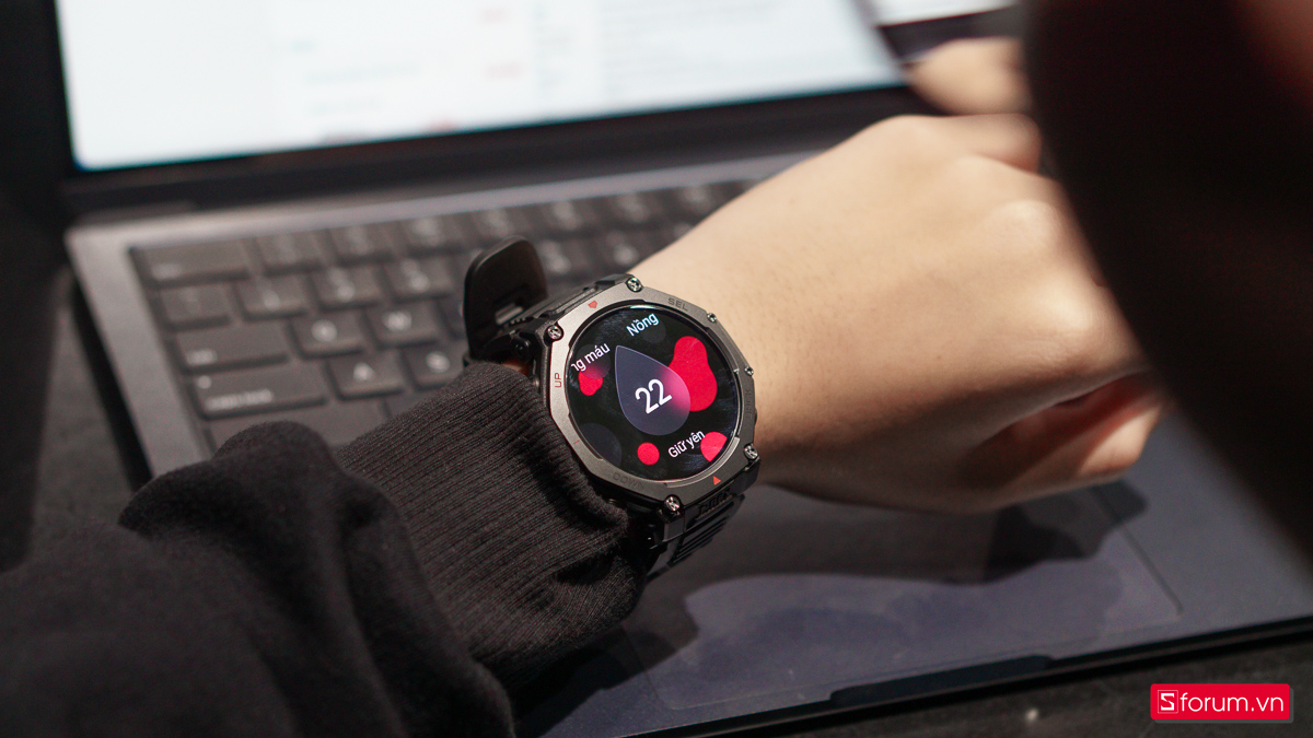 Amazfit T-Rex 3 Pro cũng cung cấp báo cáo luyện tập chi tiết, bao gồm nhịp tim, tốc độ, nhịp thở và nồng độ oxy trong máu