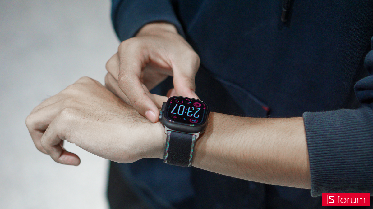 Bên trong có nhiều không gian cho việc đặt thêm các module công nghệ cũng như trang bị pin lớn hơn cho Apple Watch Ultra 3