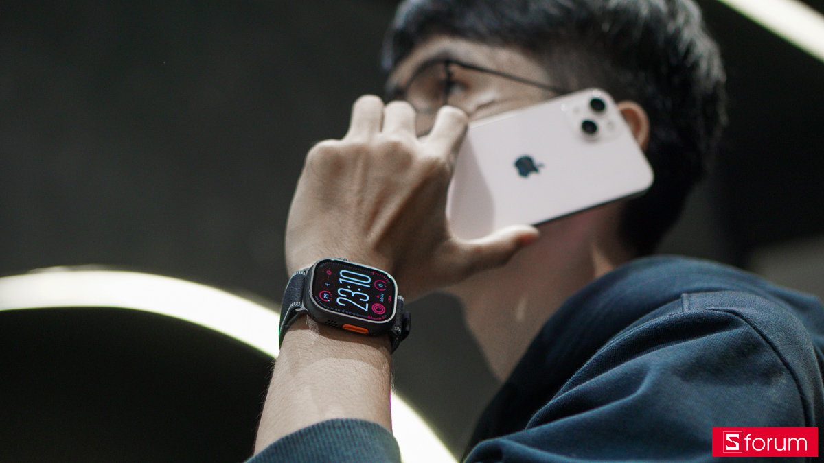 Mặt đồng hồ cũng được giữ nguyên kích thước 49mm, làm cho Apple Watch Ultra 3 vẫn là một trong những mẫu đồng hồ có kích thước lớn nhất nhà Apple